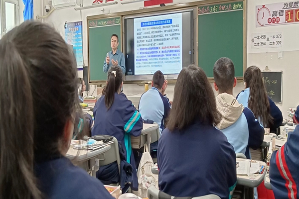 龙年新正新气象，共沐春风同成长           ——南和一中名师团队再赴新疆巴州三中送教交流