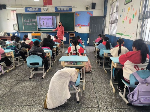 学习雷锋精神，赶做追‘锋’少年——彭州市桂花学校学雷锋主题活动