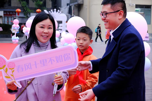 百廿附小路 巾帼绽芳华——眉师附小“三八”活动浪漫与惊喜相伴
