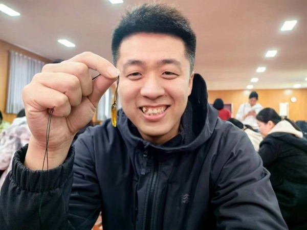 巾帼指尖展风采 巧手编织幸福梦——邯郸市丛台区荀子实验第四小学“三八国际妇女节”主题活动