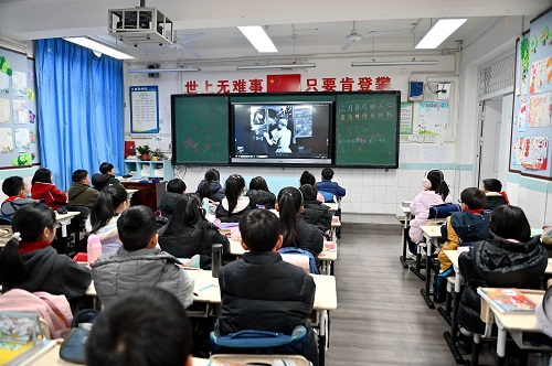 三月春风暖人心 雷锋精神永传承——彭州市实验小学学雷锋活动月系列活动