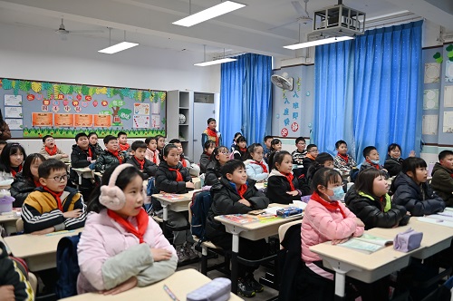 三月春风暖人心 雷锋精神永传承——彭州市实验小学学雷锋活动月系列活动