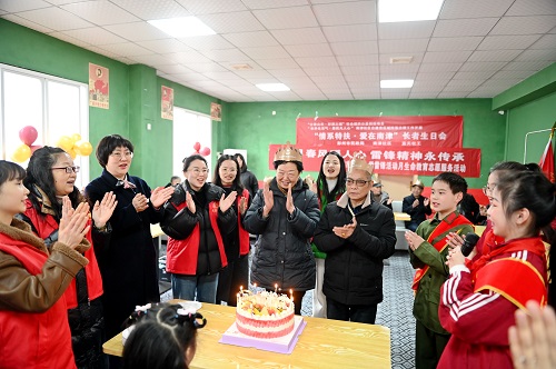 三月春风暖人心 雷锋精神永传承——彭州市实验小学学雷锋活动月系列活动