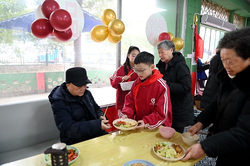 三月春风暖人心 雷锋精神永传承——彭州市实验小学学雷锋活动月系列活动