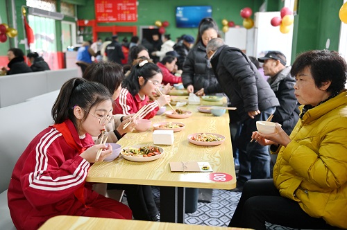 三月春风暖人心 雷锋精神永传承——彭州市实验小学学雷锋活动月系列活动
