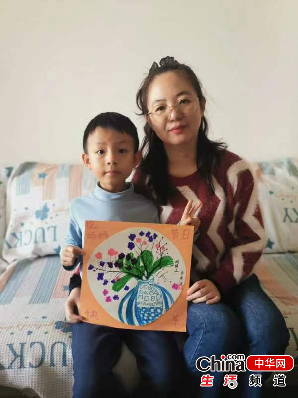 烟台市莱山区第八小学一年级六班举行三八节主题教育活动