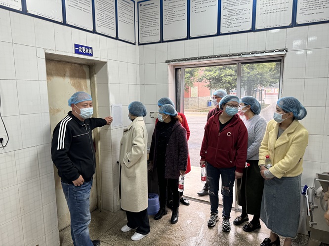 成都市青白江区祥福小学校开展食堂开放日评议活动
