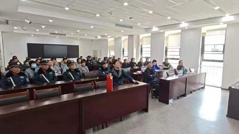 安徽艾克斯物业管理服务有限公司组织颍东区京九实验学校项目部进行消防演练