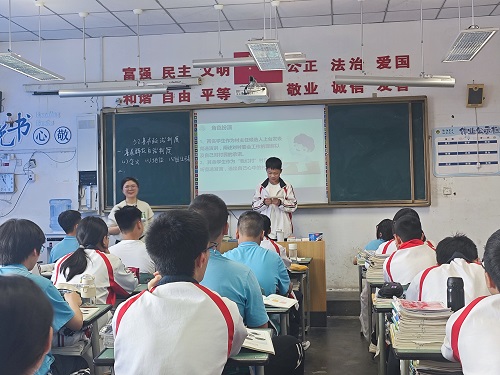 专家引领促发展  助力教师提素养——彭州市隆丰中学开展大思政课建设专题研讨活动