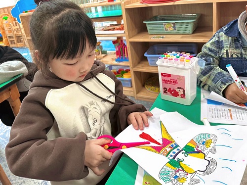 清明祭先烈，丰碑励童心——四川省彭州市龙门山幼儿园清明节主题活动