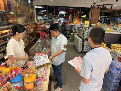 广州白云：鹤龙街开展烟花爆竹“打非”行动