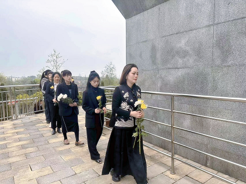 缅怀英烈伟绩 赓续红色基因——彭州市隆丰幼儿园党支部清明节党日活动