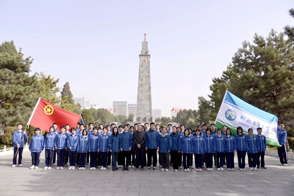 缅怀革命先烈 弘扬革命精神——邯郸市第五中学清明谒陵活动