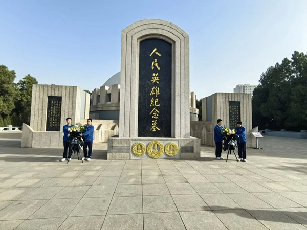缅怀革命先烈 弘扬革命精神——邯郸市第五中学清明谒陵活动