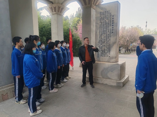 缅怀革命先烈 弘扬革命精神——邯郸市第五中学清明谒陵活动