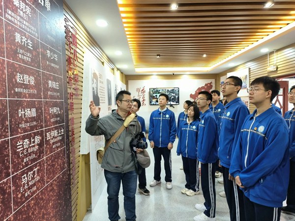 缅怀革命先烈 弘扬革命精神——邯郸市第五中学清明谒陵活动