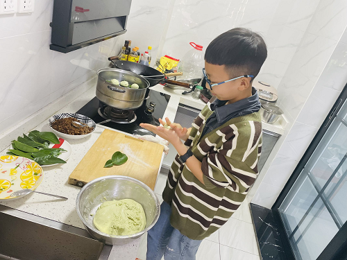 巧手做青团    浓情寄清明——彭州航空动力园区实验小学劳动教育活动