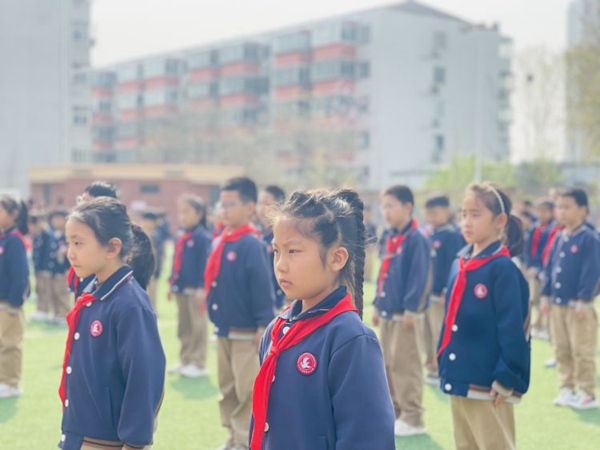 保护珍稀动物，共创和谐家园——邯郸市丛台区第二实验小学升旗仪式（六）