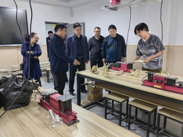 “科技强国 未来有我”——邯郸市科协调研走进邯郸市丛台区展览路小学