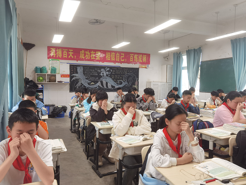 彭州市葛仙山楠杨学校开展近视防控宣传教育月系列活动