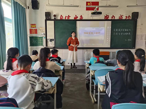 彭州市葛仙山楠杨学校开展近视防控宣传教育月系列活动