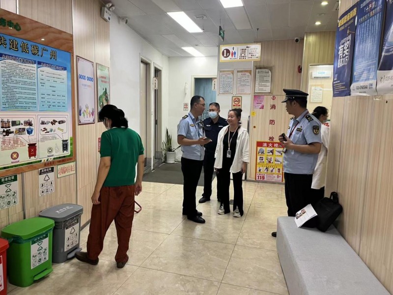 云城街市政服务所联合执法队强化医院垃圾分类执法