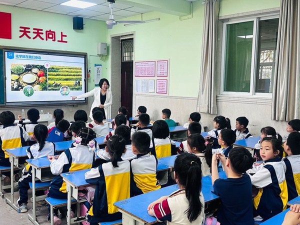 有趣的化学小实验，就在我们身边——邯郸市丛台区展览路小学一(6)班家长进课堂活动纪实