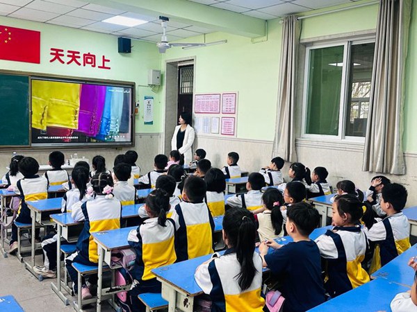 有趣的化学小实验，就在我们身边——邯郸市丛台区展览路小学一(6)班家长进课堂活动纪实