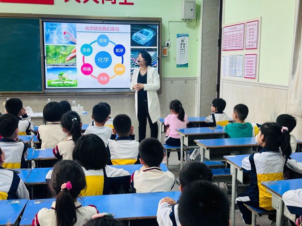 有趣的化学小实验，就在我们身边——邯郸市丛台区展览路小学一(6)班家长进课堂活动纪实