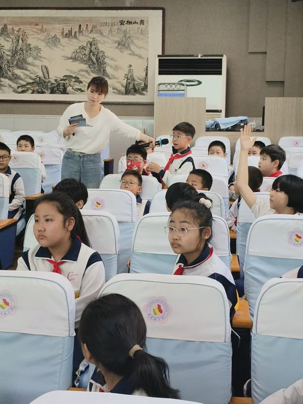 探秘史前巨兽 走进恐龙科普大讲堂——邯郸市丛台区展览路小学恐龙科普进校园