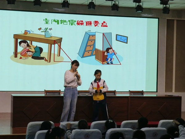 探秘史前巨兽 走进恐龙科普大讲堂——邯郸市丛台区展览路小学恐龙科普进校园