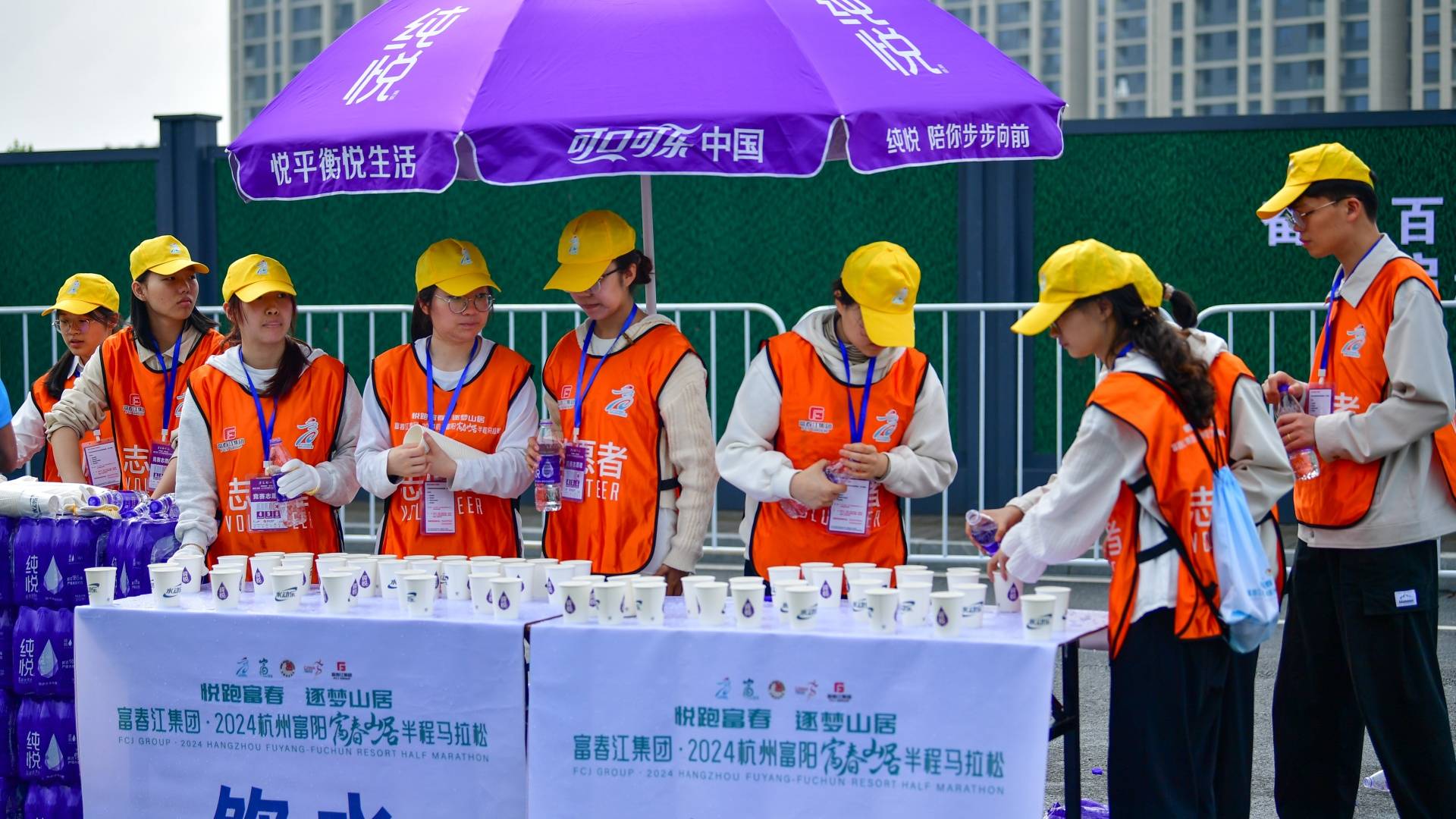 富春江集团-2024杭州富阳-富春山居半程马拉松鸣枪开跑