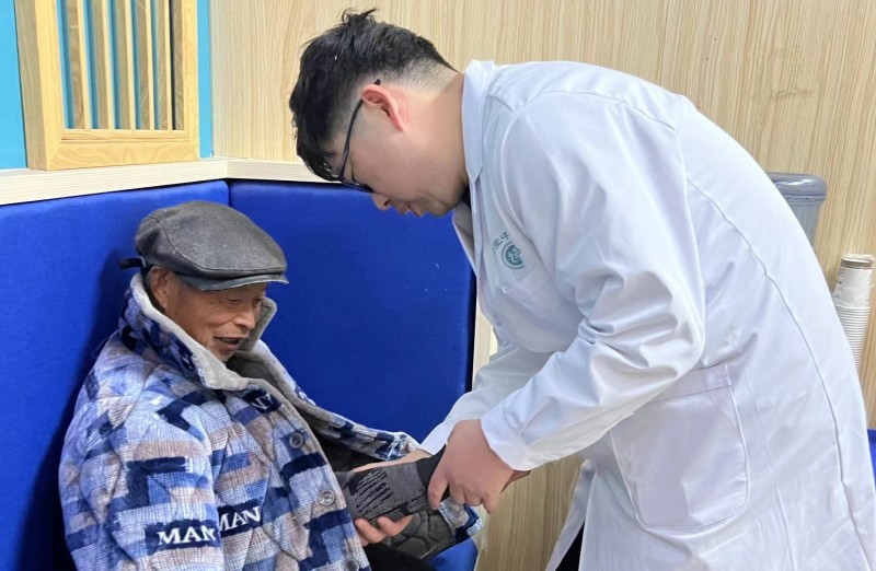 随朴中医师：中医疼痛领域的创新者，济点疼痛疗法的引领者