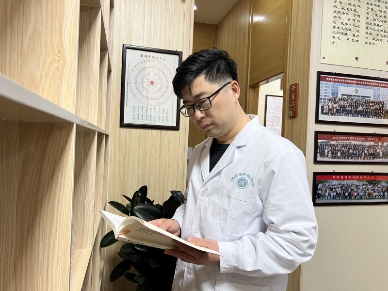 随朴中医师：中医疼痛领域的创新者，济点疼痛疗法的引领者