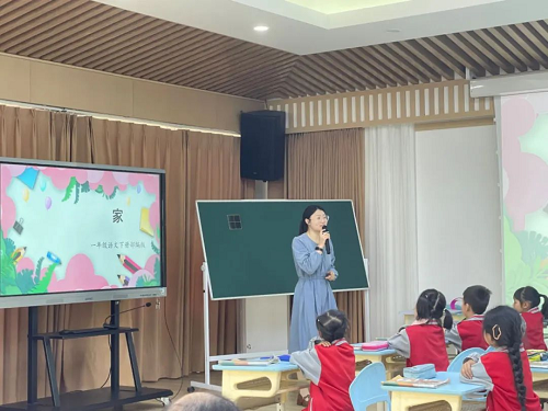 国家教育行政学院专家一行到彭州市隆丰小学开展省小学卓越校长培养入校诊断