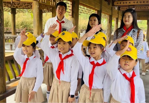 邯郸市丛台区第二实验小学“高质量发展看河北”走进河北老字号邯郸丛台酒业股份有限公司红领巾研学活动