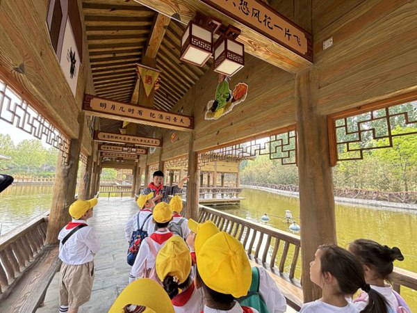 邯郸市丛台区第二实验小学“高质量发展看河北”走进河北老字号邯郸丛台酒业股份有限公司红领巾研学活动