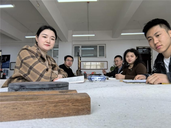 喀什地区伽师县杨冰清高中美术名师工作室开展主题交流活动