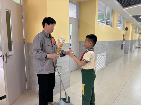 致敬最平凡的人——邯郸市丛台区荀子实验第三小学致敬最美劳动者活动
