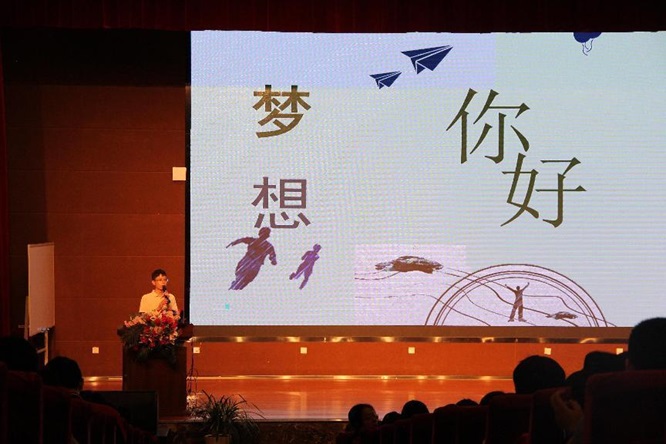力行天下 志在云端