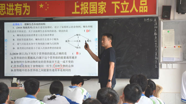 结对帮扶育桃李 携手共进显匠心