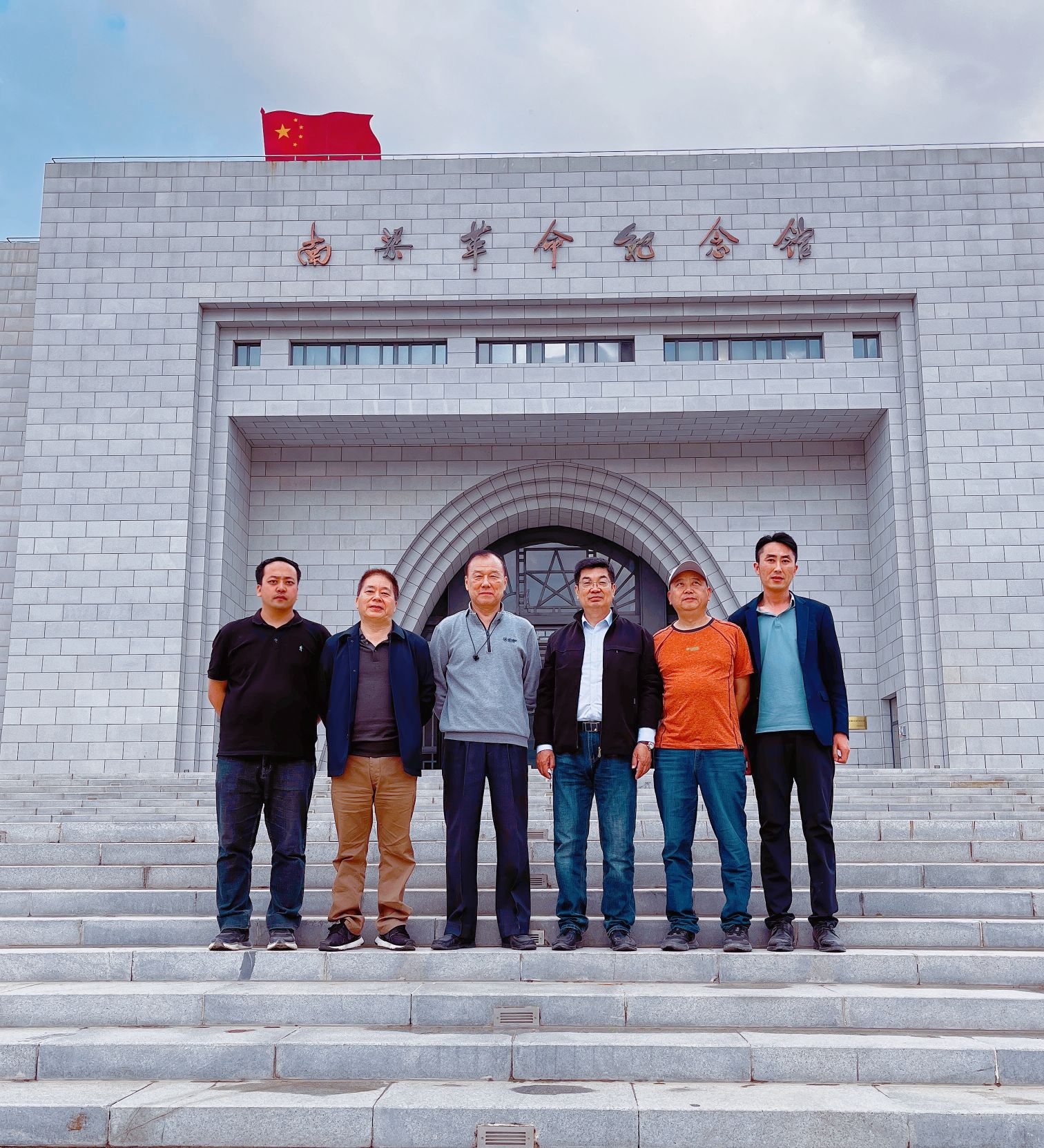 缅怀革命先烈，弘扬南梁精神 