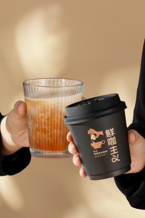 每一滴香浓，都是对打工人的深深慰藉——香飘飘鲜咖主义手作燕麦拿铁