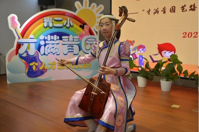 包头青年路第二小学举行“才满青园 ‘艺’路生花”校园艺术节