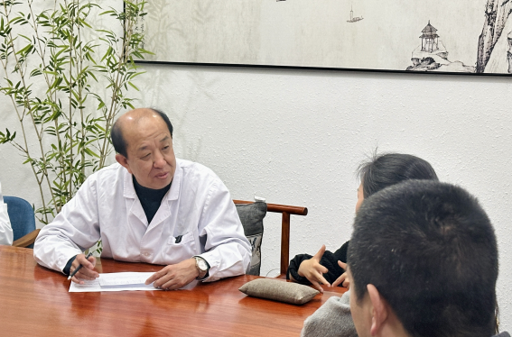 云太医孟牛安：抽动症患儿——家长须在考试前后为其疏导心理