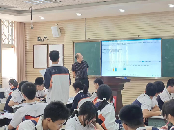 四川省乐山一中地理教研组开展教研活动