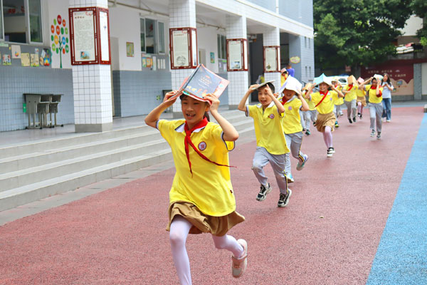 人人讲安全  个个会应急  ——崇州市学府小学开展防灾减灾应急疏散演练