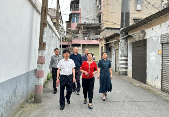 湘潭市政协副主席、市国资委主任钱俊清深入熙春路社区开展“走找想促”基层调研