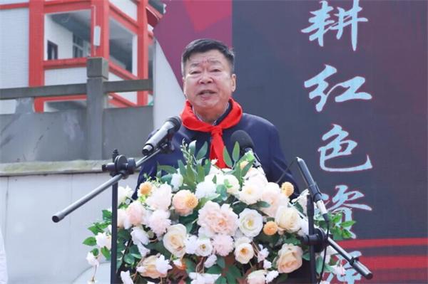 梅硐红军小学举行授旗授牌仪式