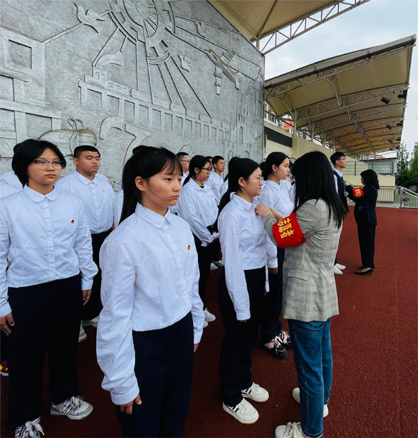 “青春志·中国梦”  工程职校隆重举行纪念“五四”运动暨新团员入团仪式